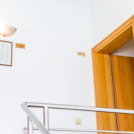 Lorena B بوريتش