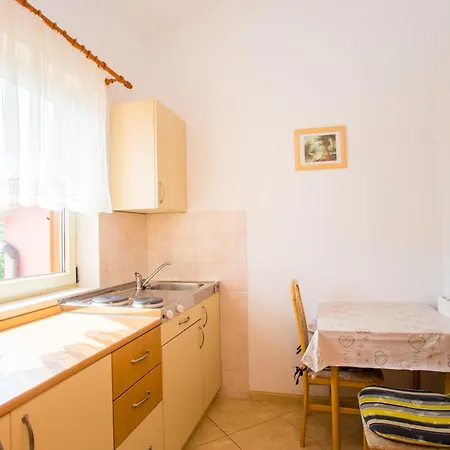 Lorena B * بوريتش