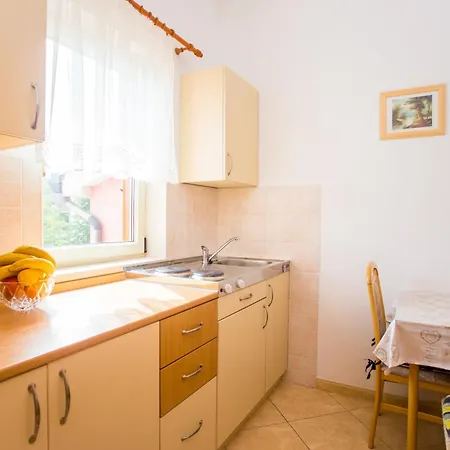 Lorena B Apartment