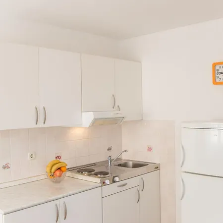 Lorena B Apartment *